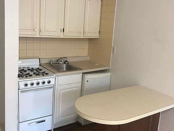 3rd image of 339 E 9th St #3CW