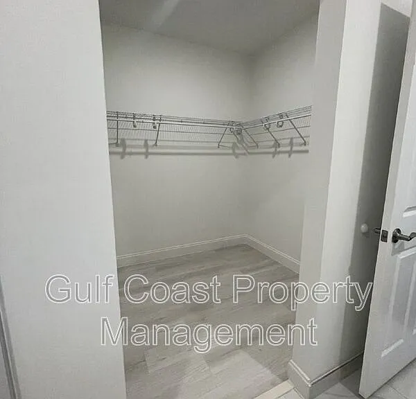662 Windermere Dr — Photo 21