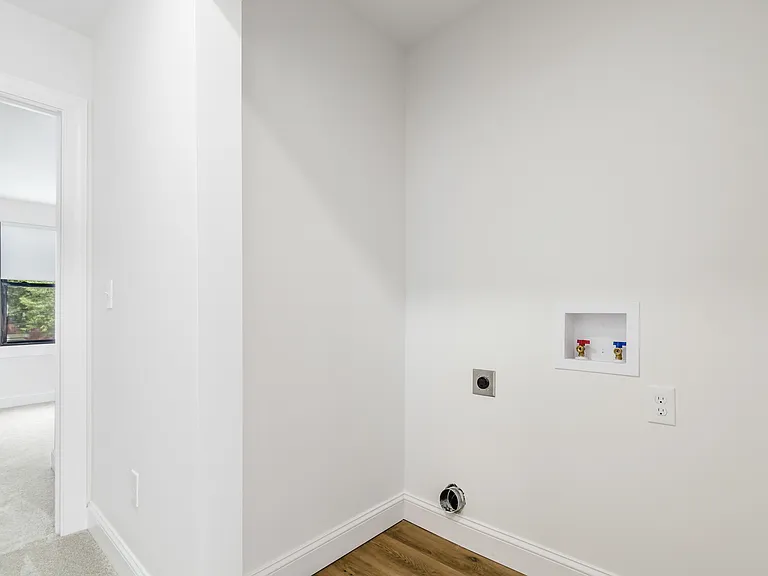 1671 Oak St — Photo 25