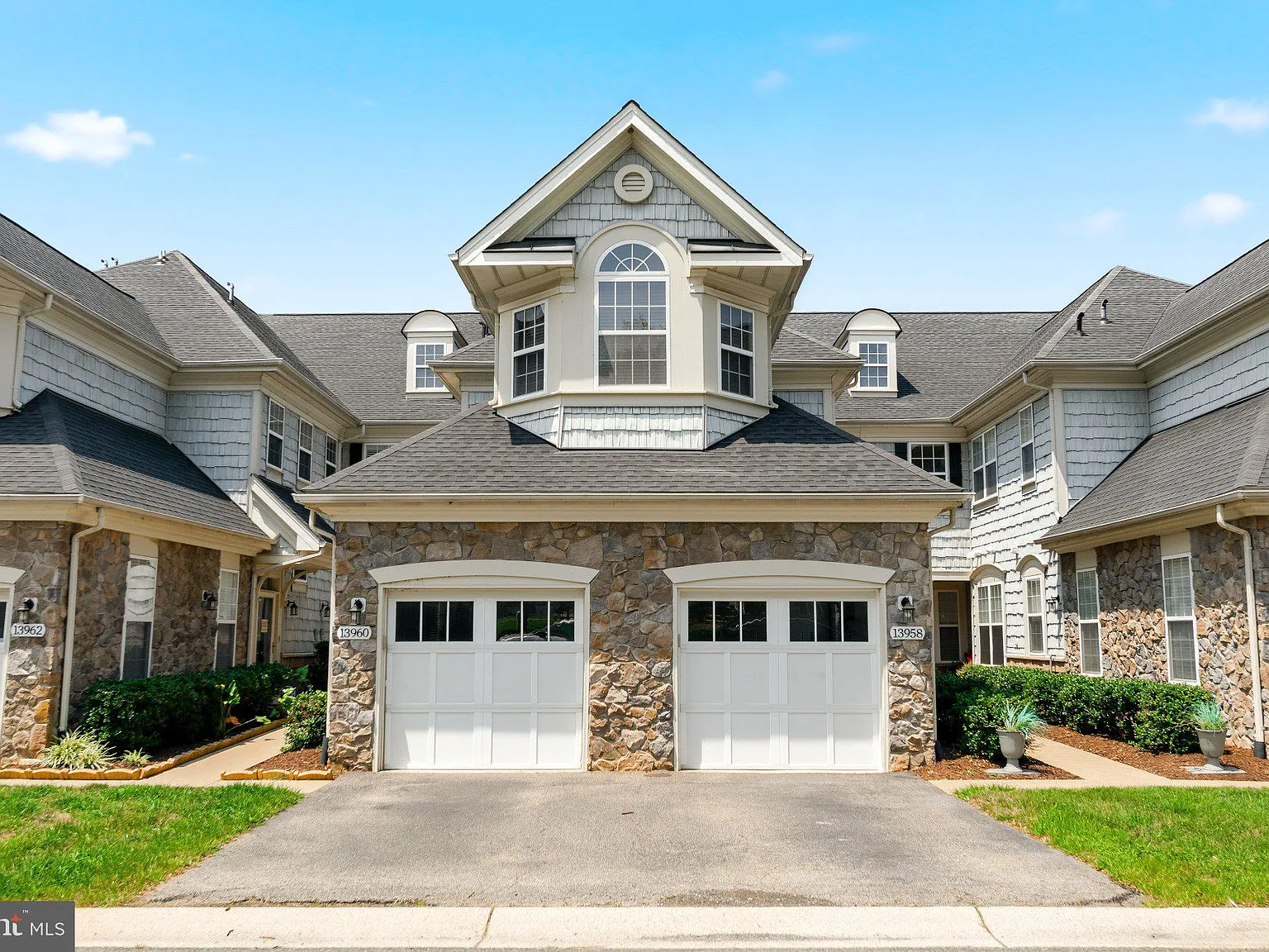 4 bed, 3.0 bath, 2283 sqft, $3,300 — Photo 2