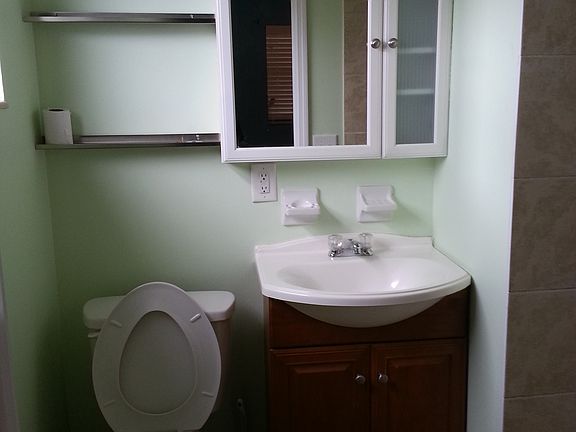 4th image of 1463 Rosemary Dr