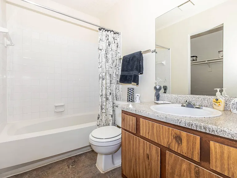 Cobblestone Apartments — Photo 45