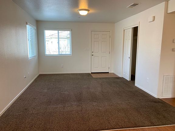 2nd image of 2921-2931 N Crowe Ct #2921