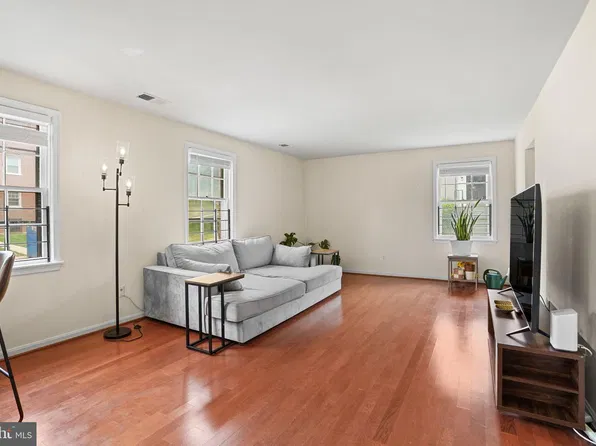 3800 W St SE APT 102, Washington, DC 20020