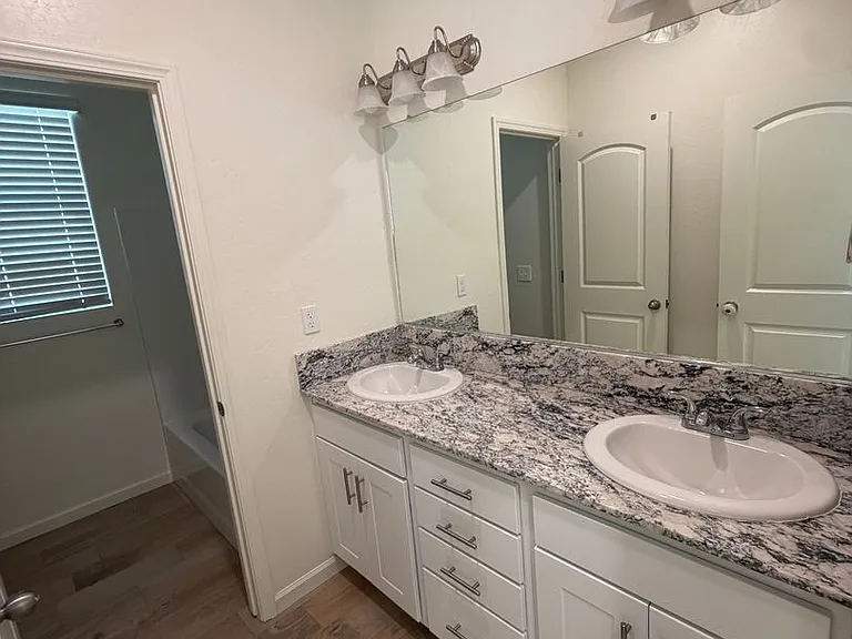 2026 Sherbrook Ave — Photo 20