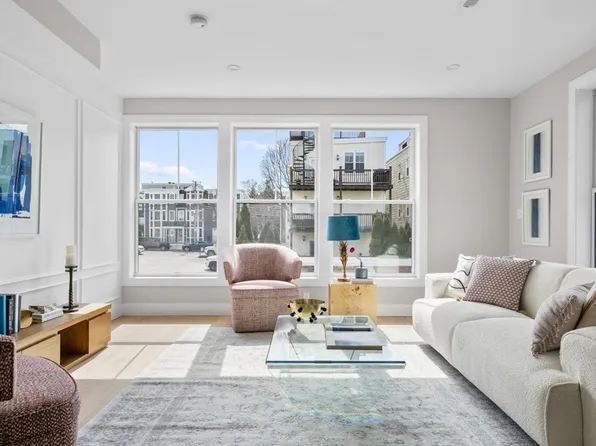 220 Bowen St #2, Boston, MA 02127