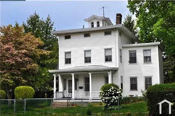 3 bed, $6,300 — Photo 2
