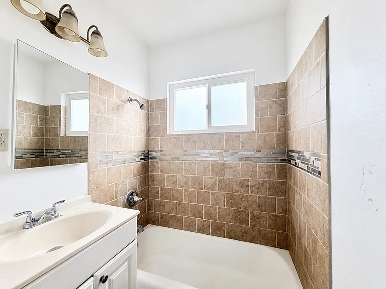 1514 N Hacienda Blvd — Photo 1