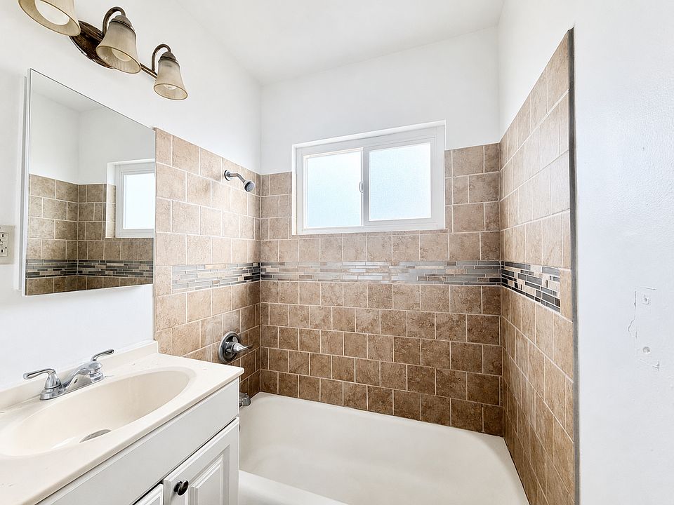 1st image of 1514 N Hacienda Blvd