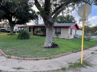 312 E Chapoy St, Del Rio, TX 78840