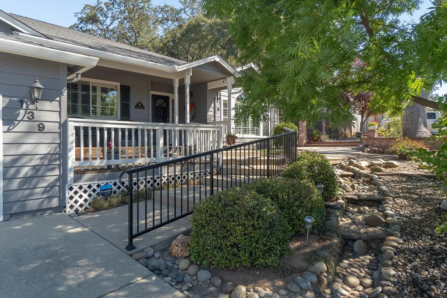 139 Acorn Dr photo 1