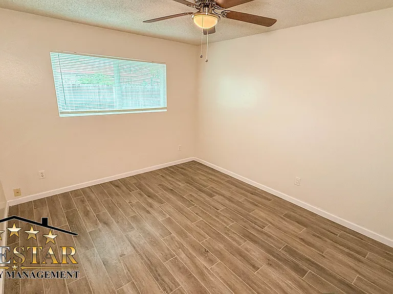 609 Grace St #D — Photo 13