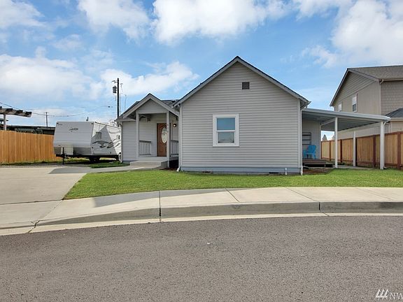 3rd image of 610 E 57th Street Ct