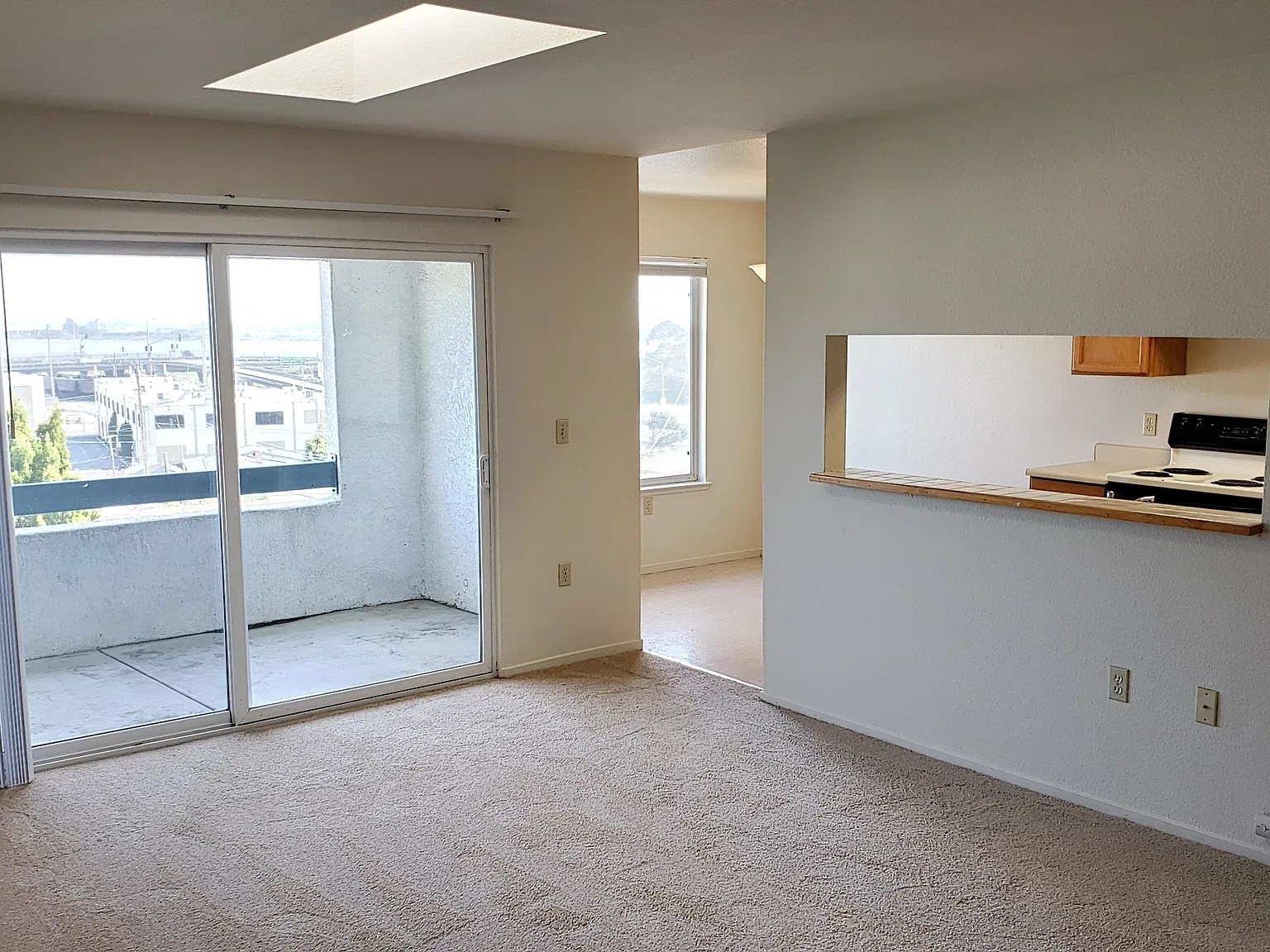 Sunset Vista Apartments — Photo 3