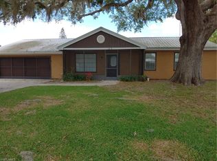 4038 S Edgewater Cir, Labelle, FL 33935