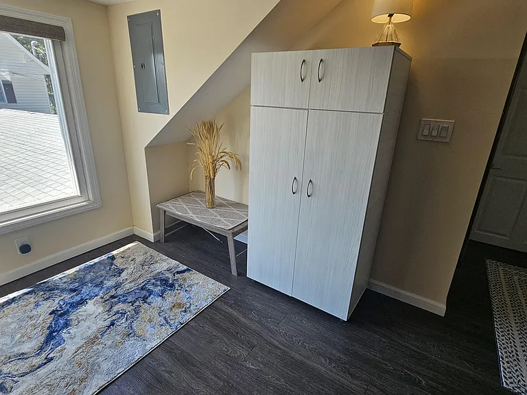 90 N Broadway — Photo 12