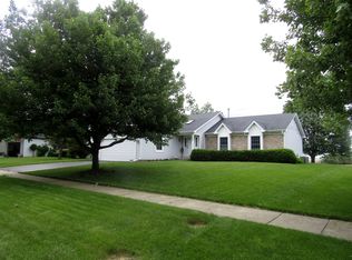 525 Banbury Ave, Elburn, IL 60119