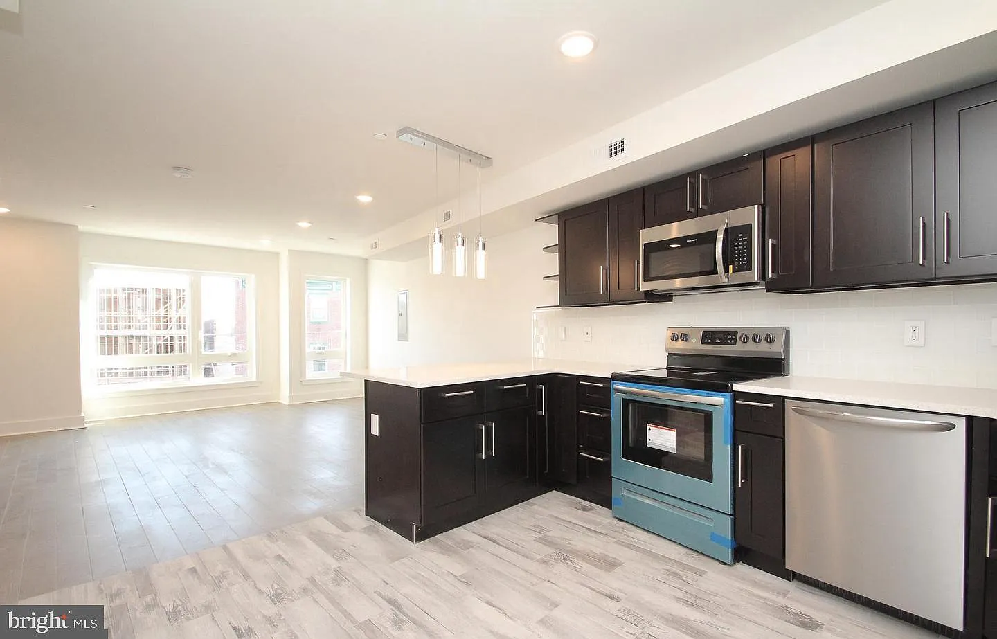 2 bed, 1.0 bath, 1200 sqft, $1,895 — Photo 2