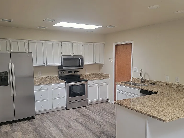 1908 Mountain Shadow Dr — Photo 8