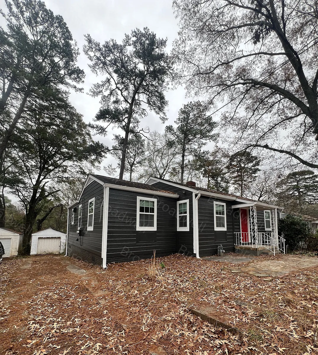 Front - 1860 Broadwell St SW