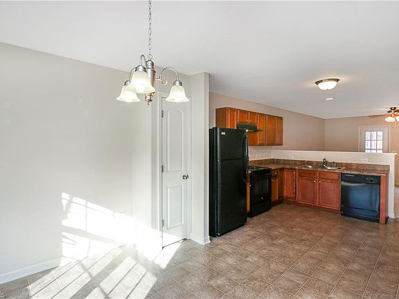4th image of 4235 Youngstown Dr
