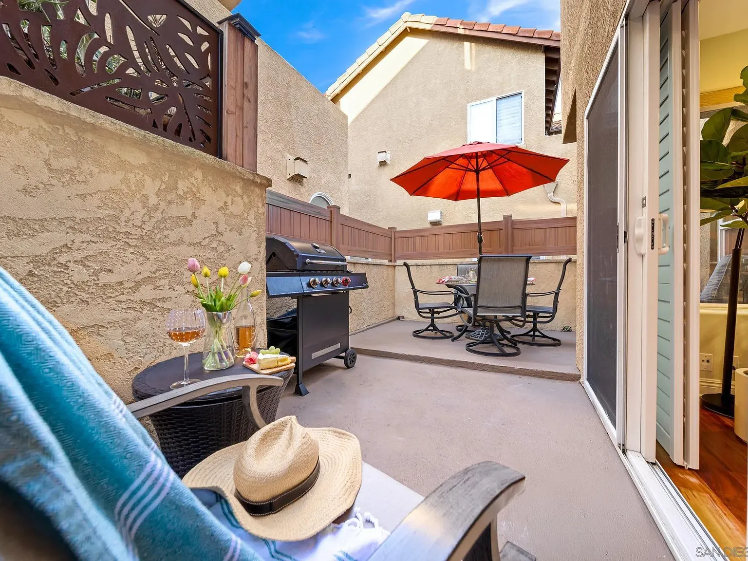 3 bed, 2.5 bath, 1519 sqft, $8,500 — Photo 3