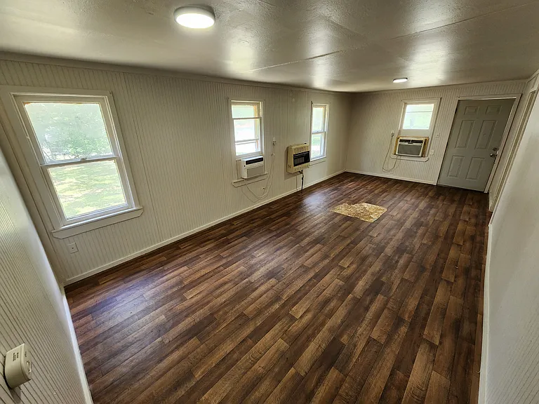 104 S Osage St — Photo 3