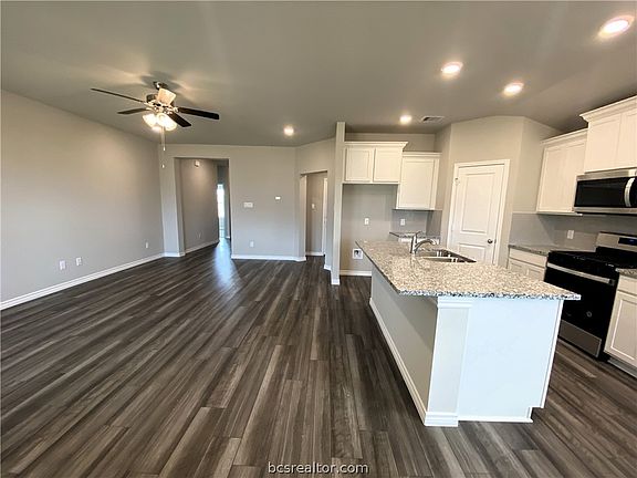 3rd image of 1112 Verona Dr