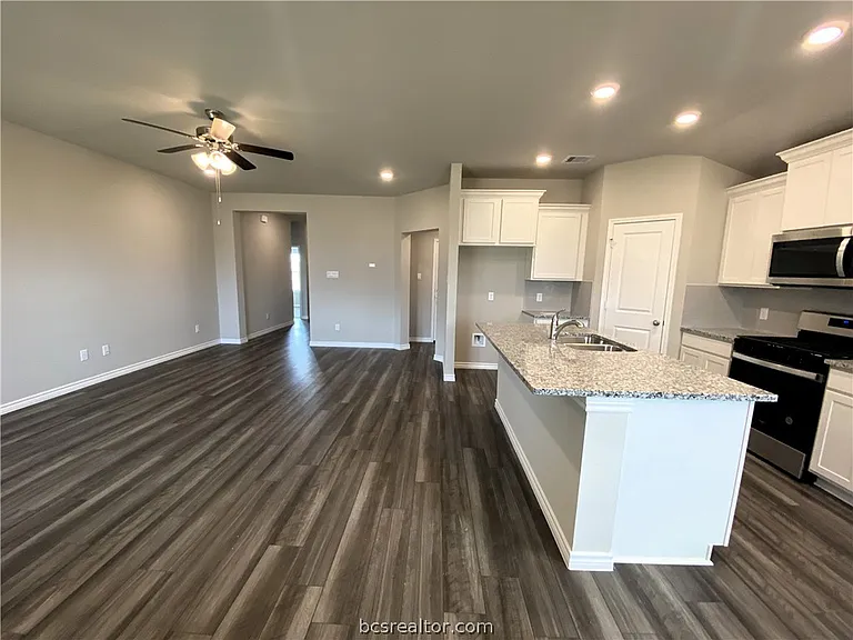 1112 Verona Dr — Photo 3