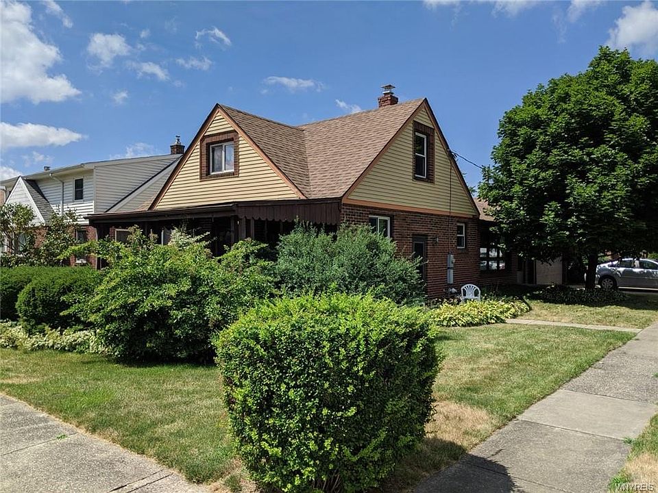 2nd image of 106 E Grand Blvd