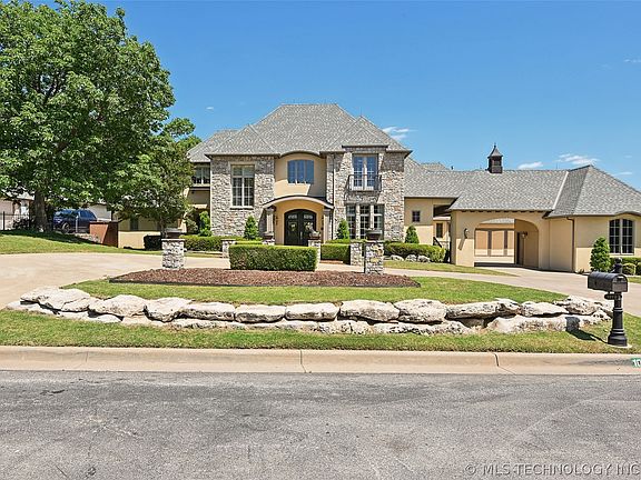 3rd image of 10703 S Forest Ave
