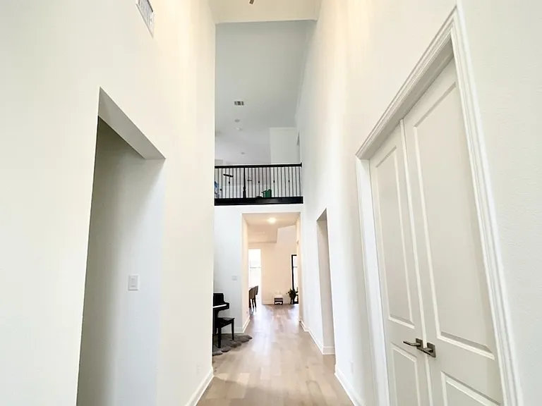 3091 Bates Dr — Photo 4