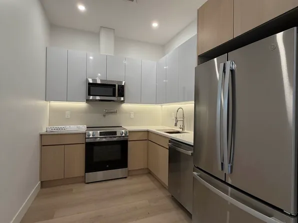 30-71 Steinway Street image 1 of 8