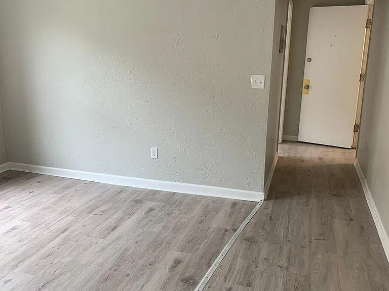 11118 Clifton — Photo 4