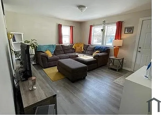 1135 Lexington Pkwy — Photo 5