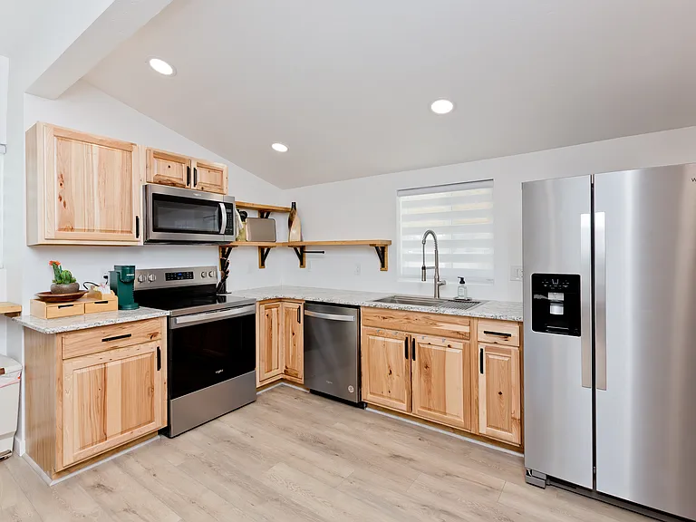 241 Gunnison Ave — Photo 23