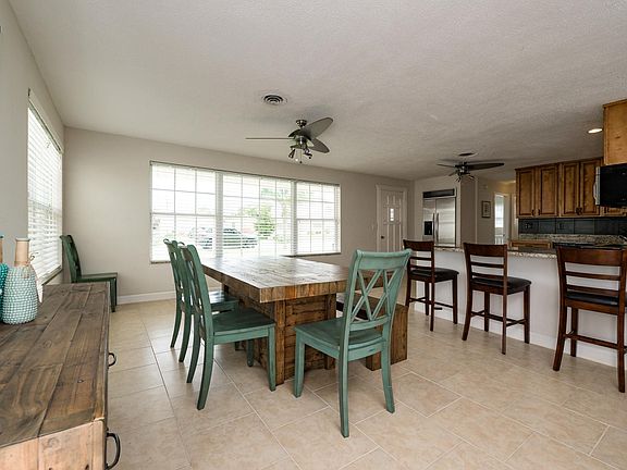 4th image of 32 Ocean Crest Dr