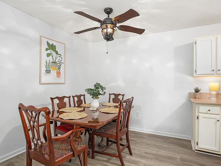 2260 Sunderland Rd #82W — Photo 8
