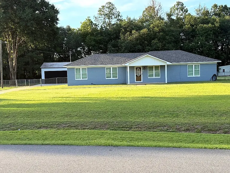 121 Country Dr — Photo 1