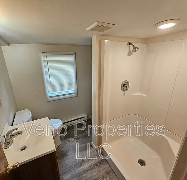 17-19 Avenue Ave #D — Photo 6