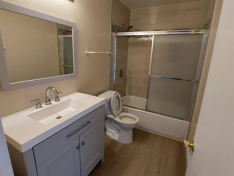 3227 Williamsburg Dr #4 — Photo 5