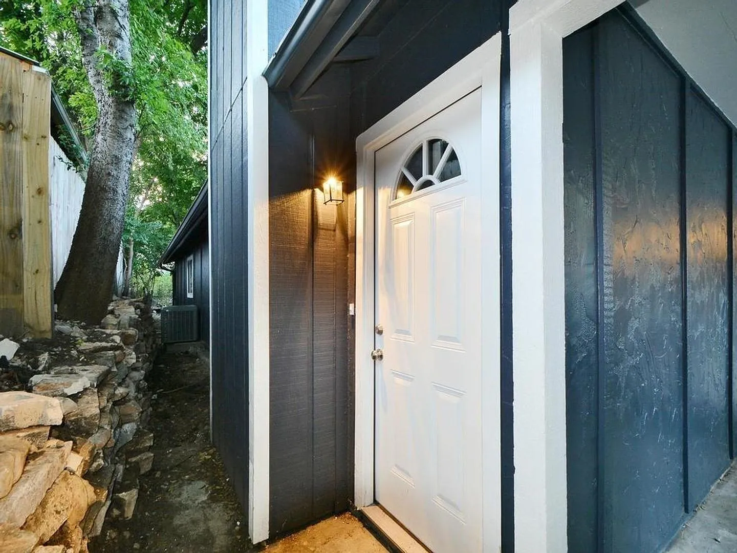 2706 Parker Ln B — Photo 4