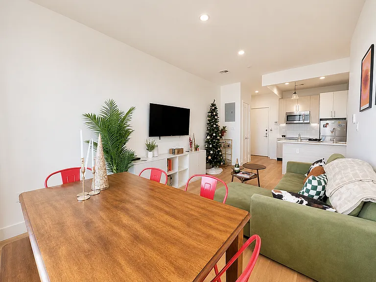 818 Lexington Ave #3R — Photo 6