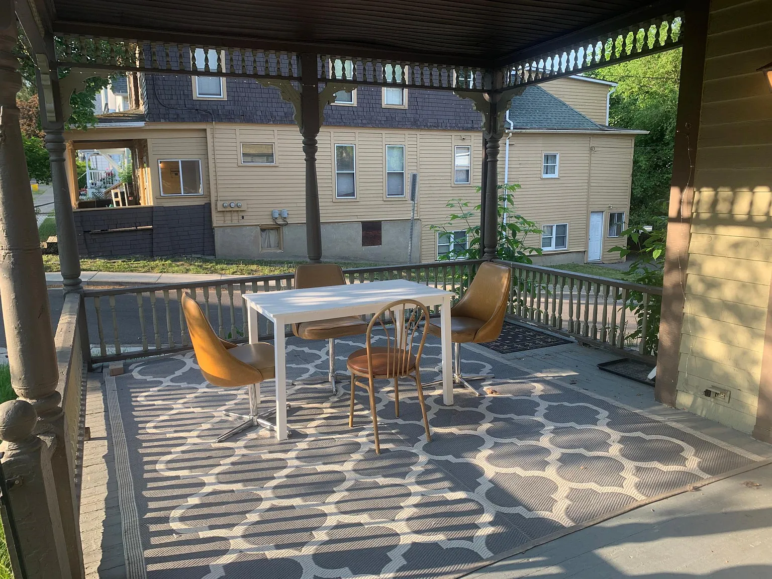 3 bed, 1000 sqft, $2,535 — Photo 2