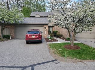 1687 Lodge Pole Ln, Rochester, MI 48309