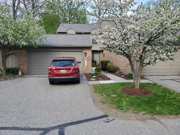 1687 Lodge Pole Ln, Rochester, MI 48309