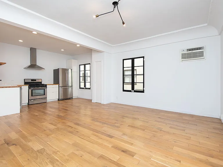 409 N Genesee Ave #3 — Photo 1