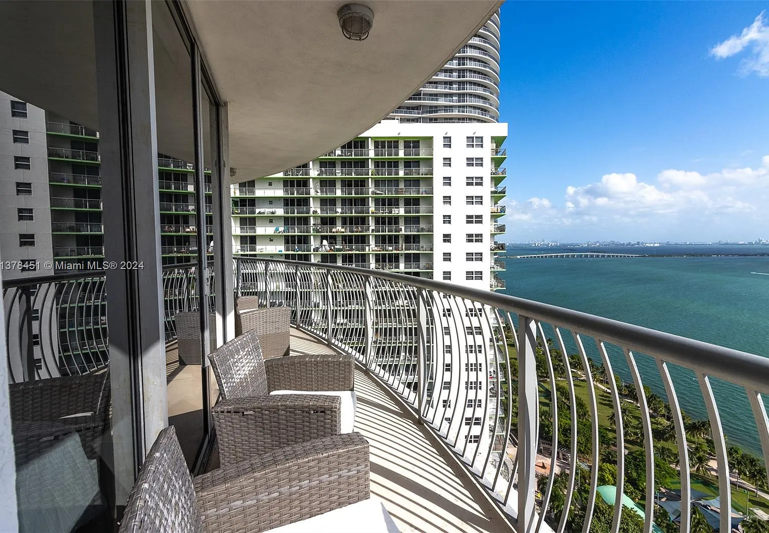 Opera Tower Condo — Photo 4