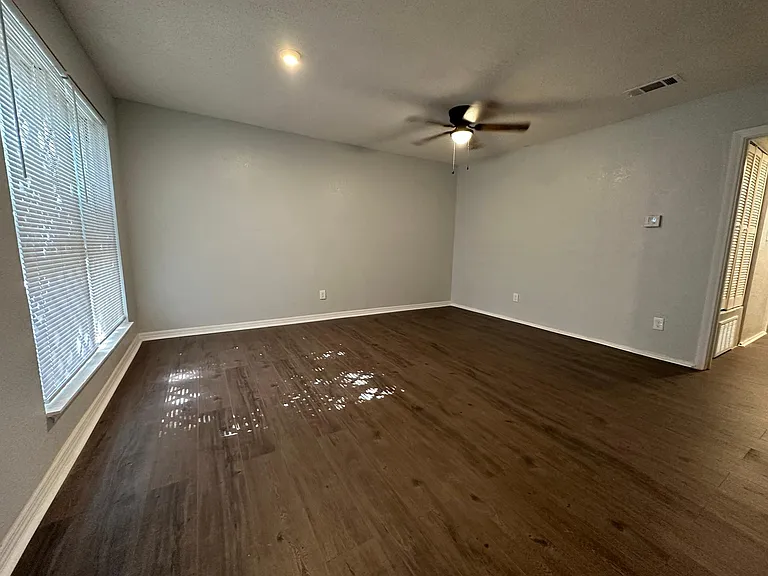 104 Aquamarine Ave — Photo 2