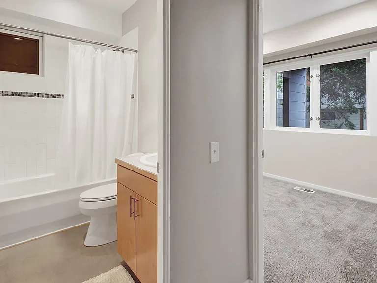 213 Sea Pines Ln — Photo 33
